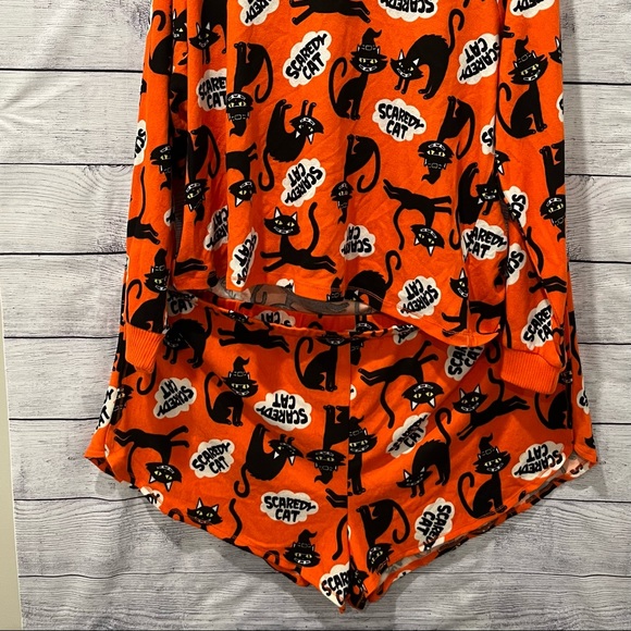 Scaredy Cat Halloween Pajamas 2 piece set. Black and Orange XL top/3XL bottoms. - Picture 8 of 13